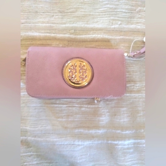 Park Ave Handbags - NWT Pink Wallet